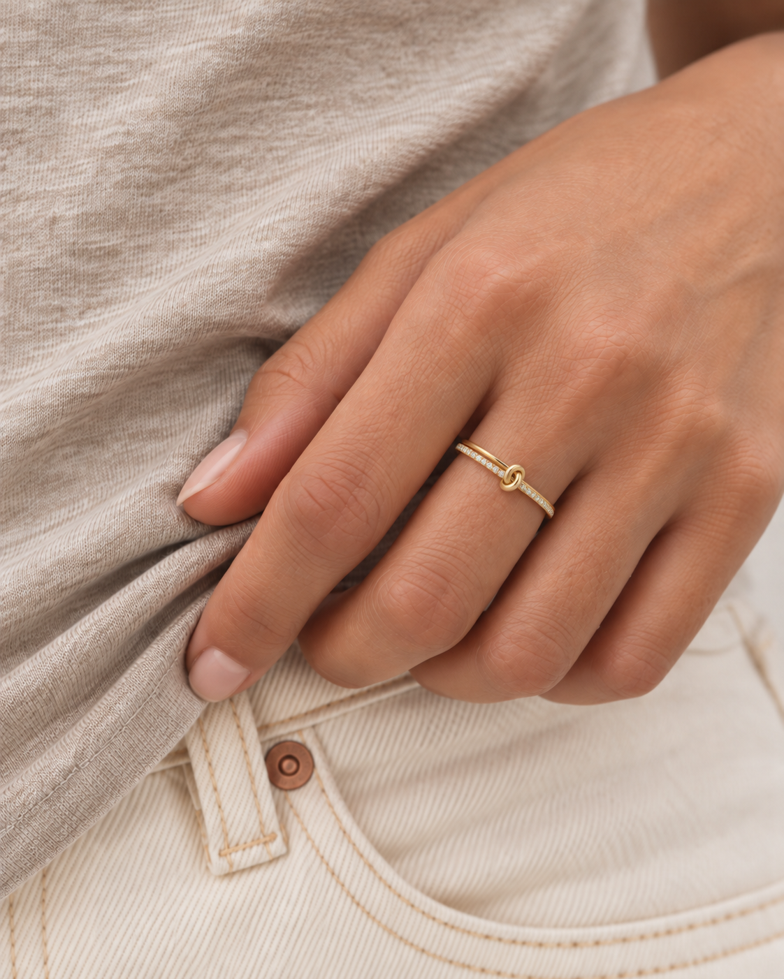 Chain Knot Ring - Close hand
