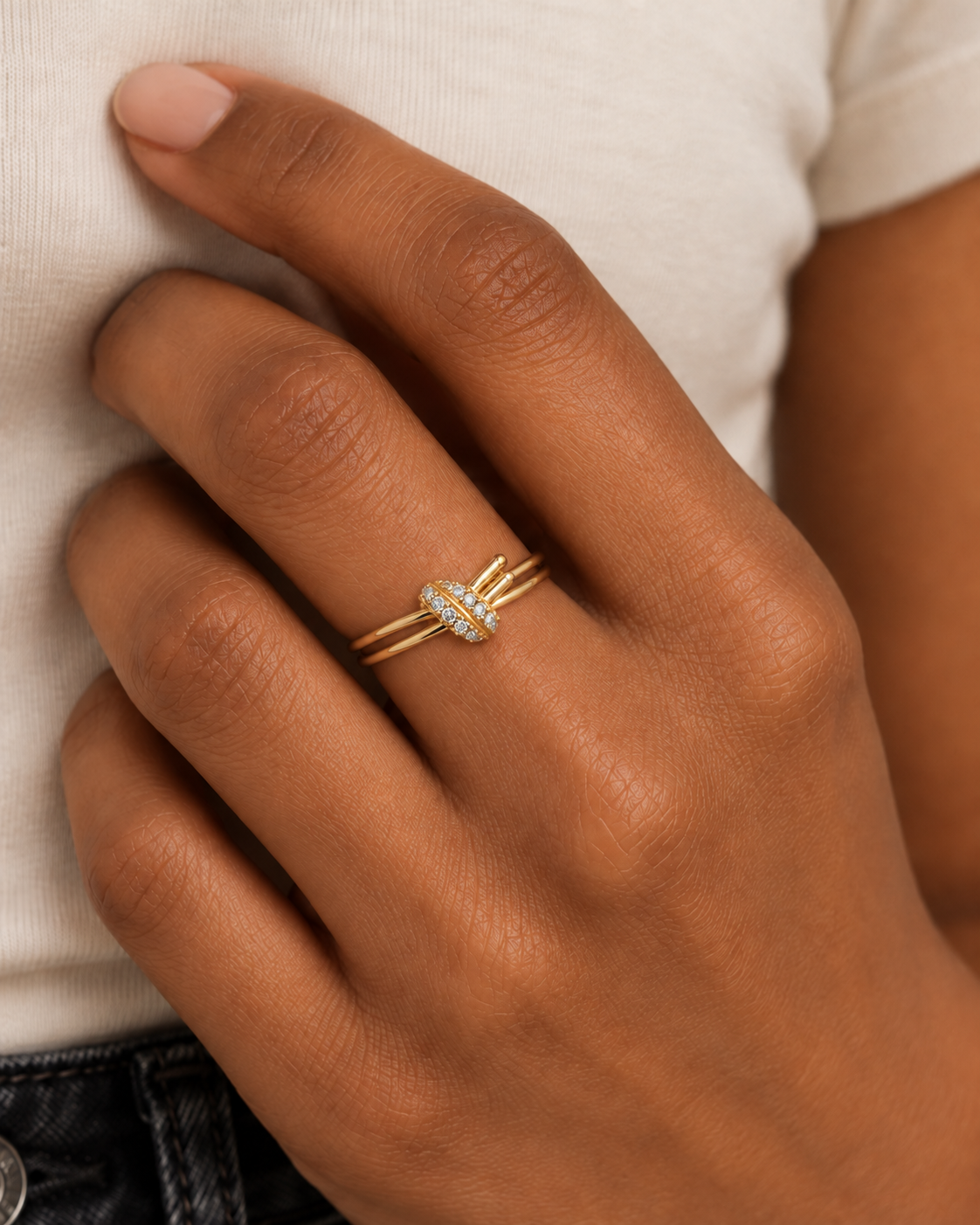 Crossed Cluster Ring - Close hand