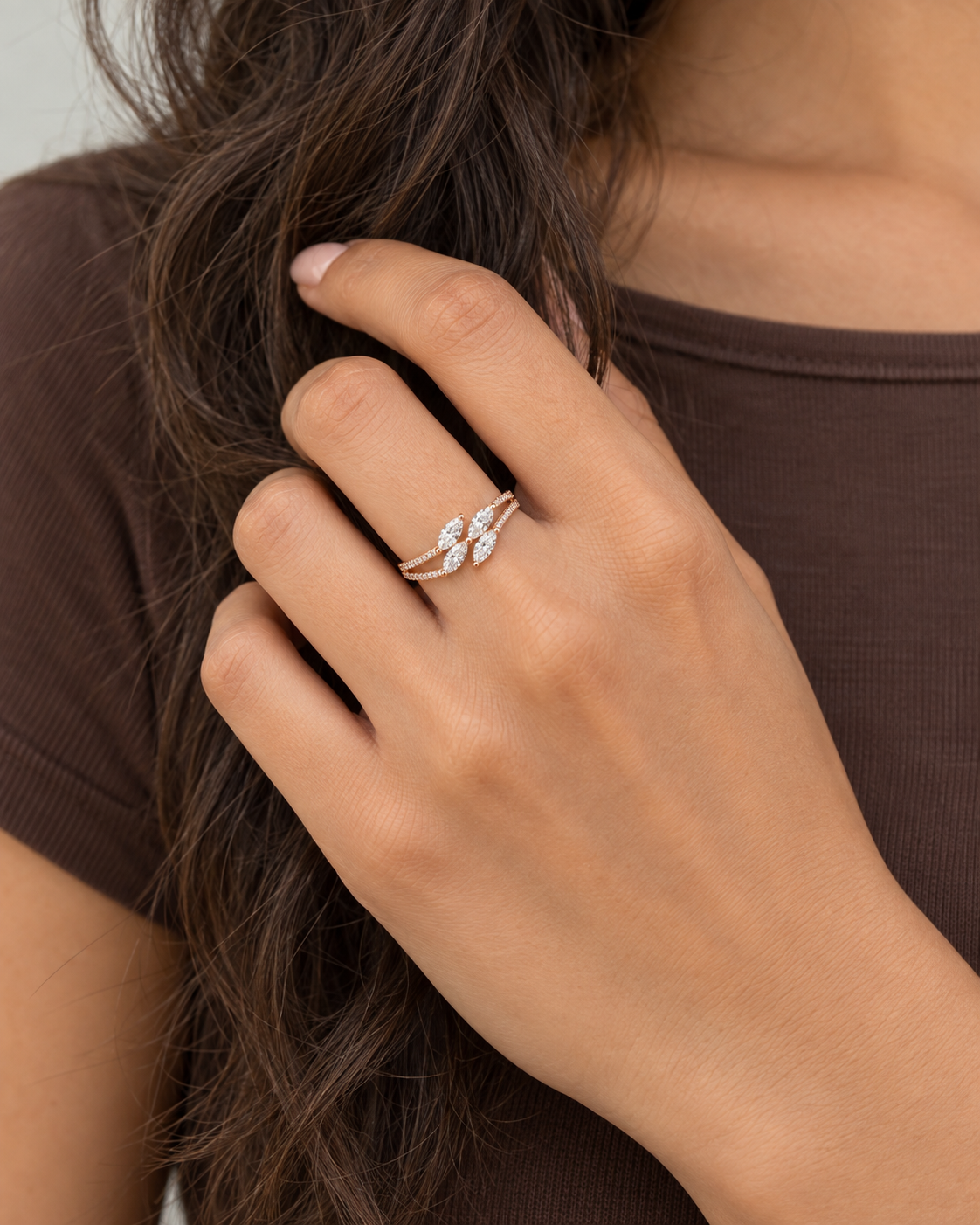 Leaf Twist Ring - Close hand