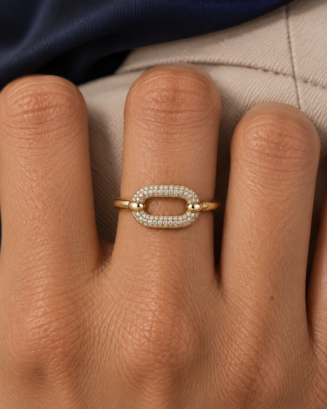 Oval Buckle Ring — Close hand