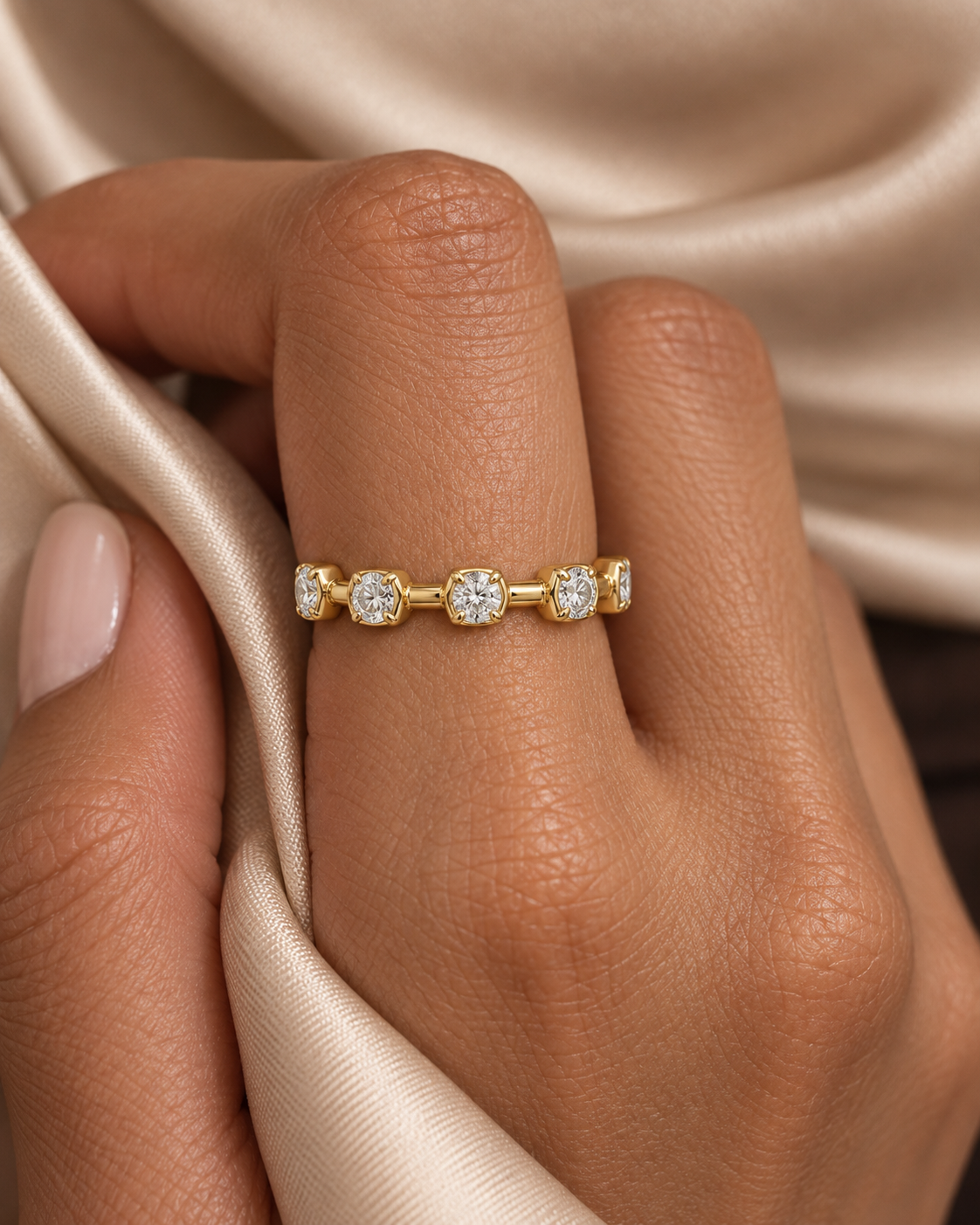Bezel Link Ring — Close hand