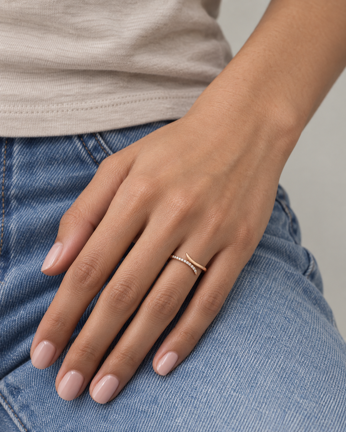 Twin Curve Ring - Close hand