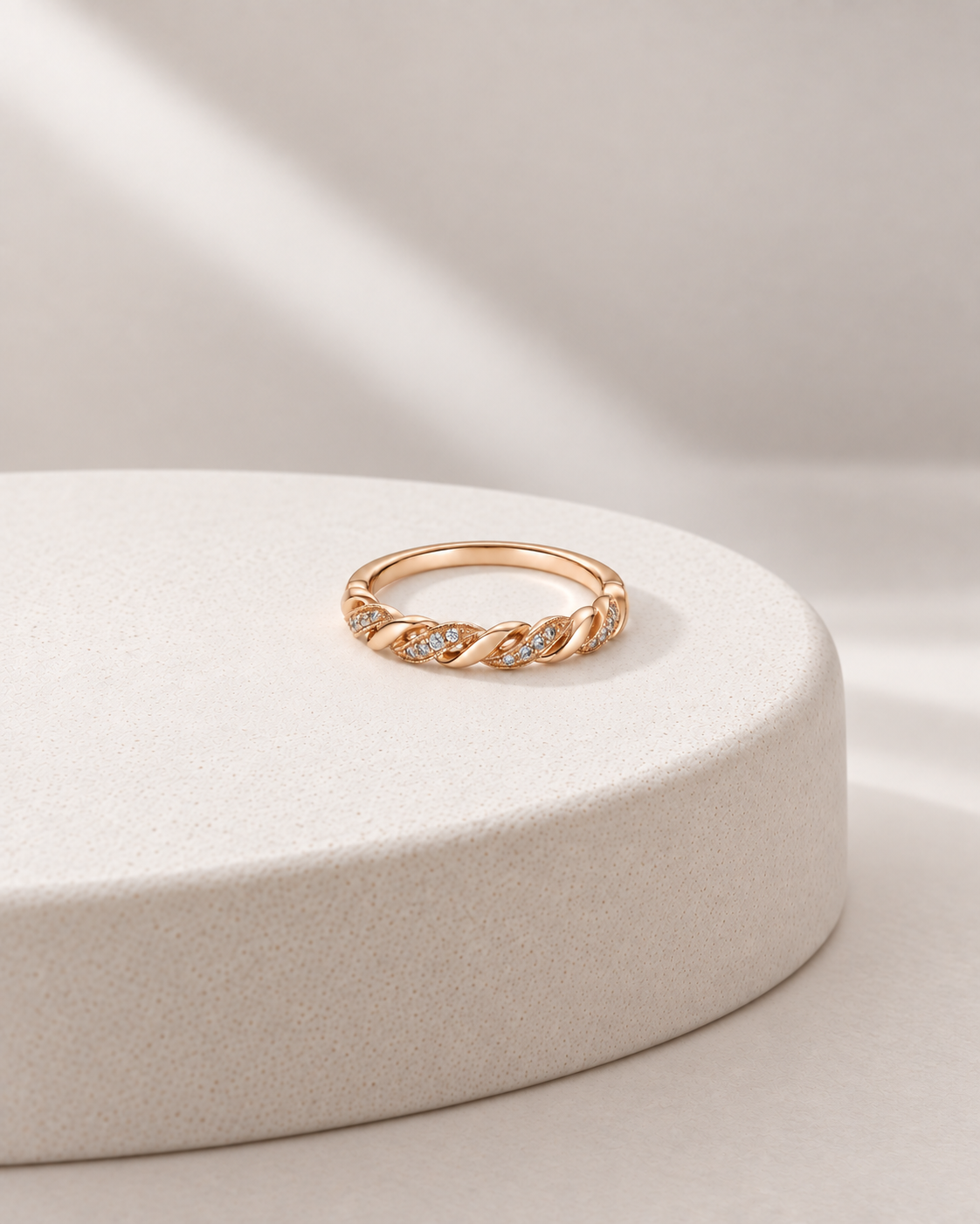 Twisted Link Ring - Design-led creative