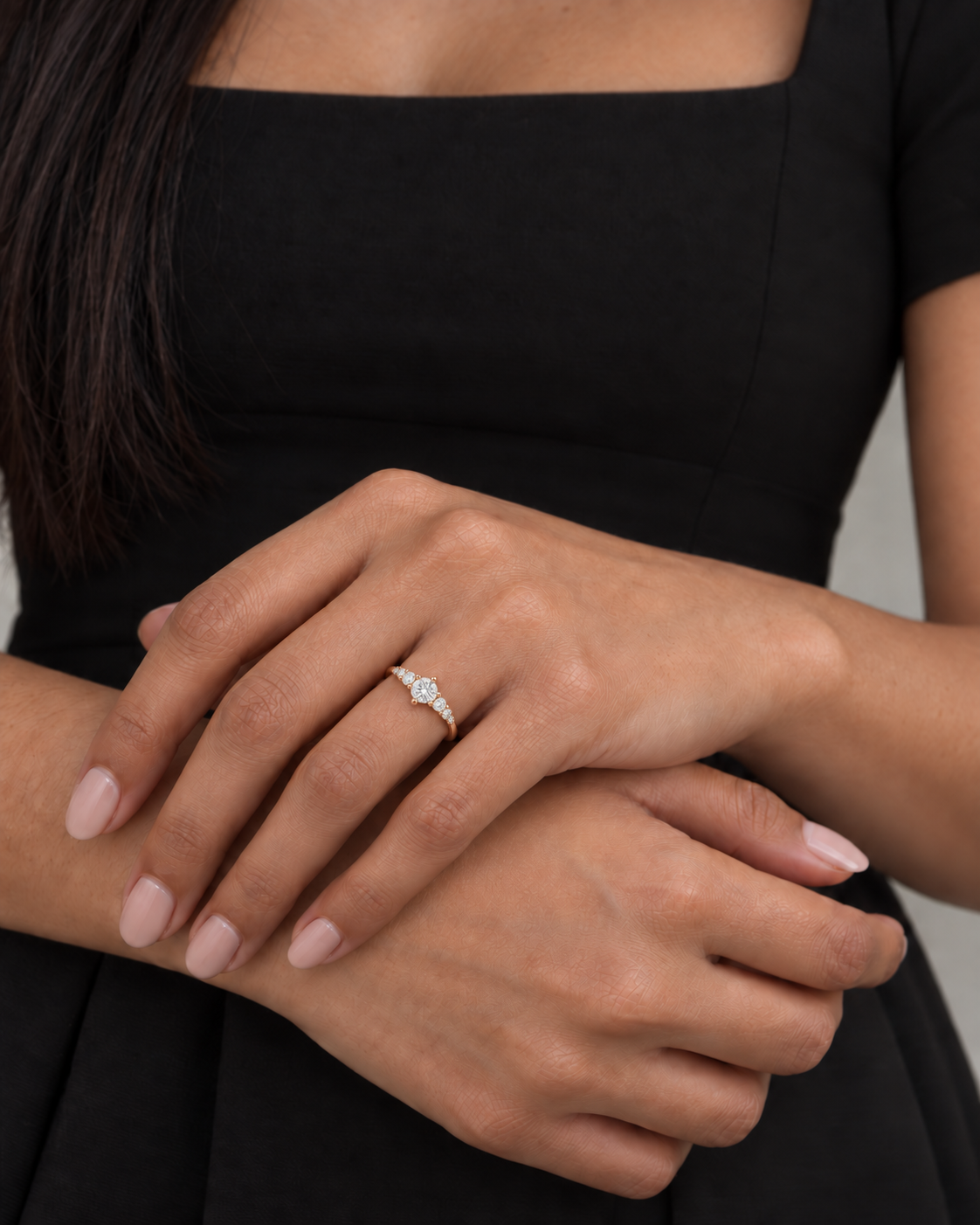 Graduated Round Ring - Close hand