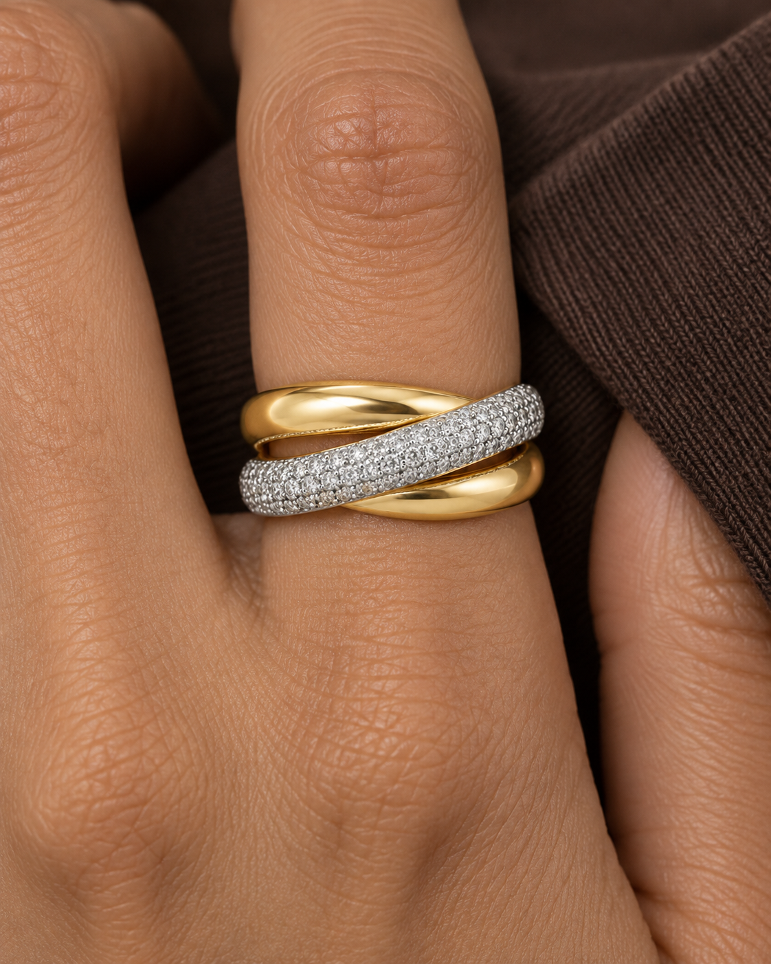 Open Twist Ring — Close hand