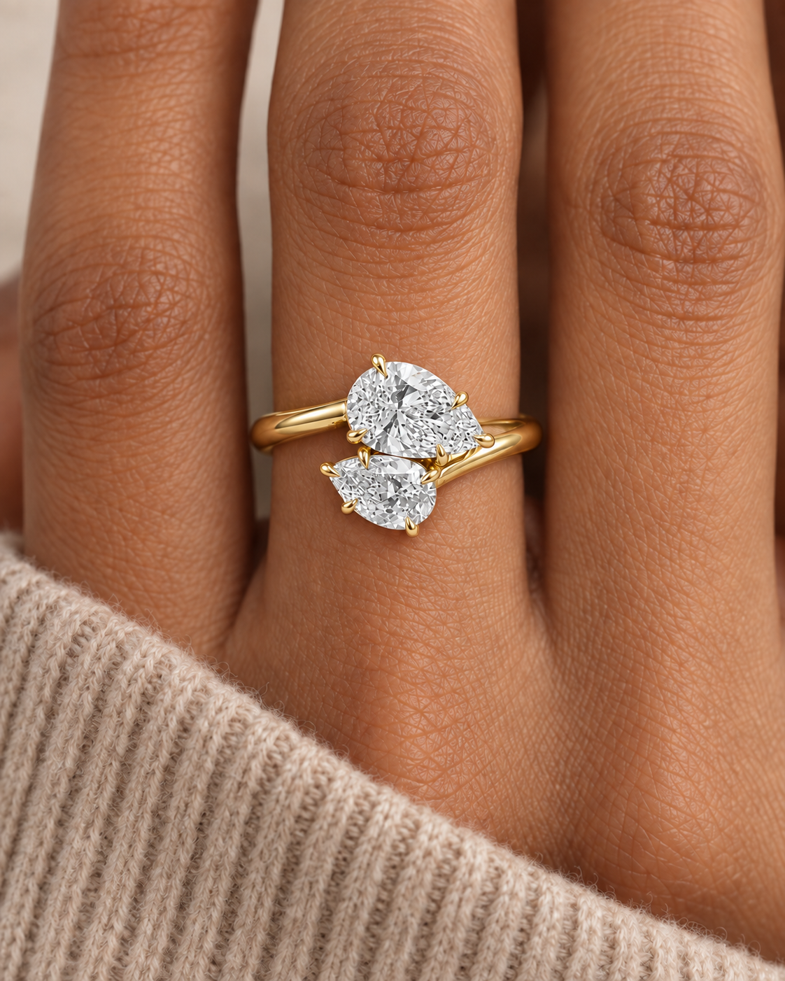 Cluster Bypass Ring — Close hand